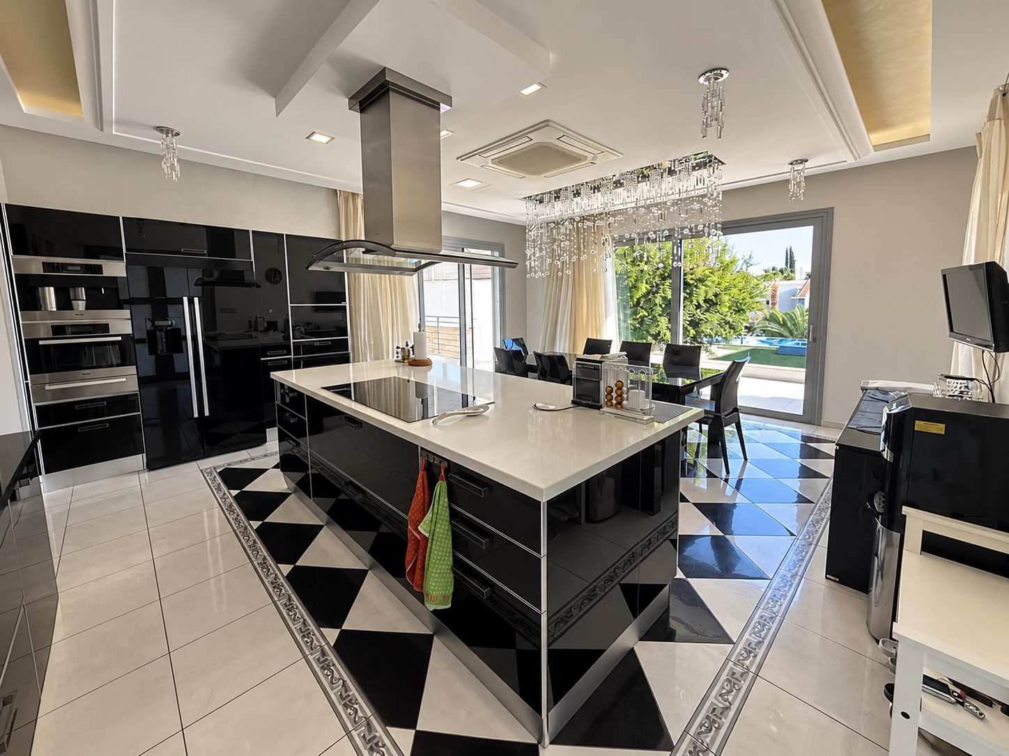 6 BR Villa with Private Swimming Pool in Parekklisia, Limassol — photo 4