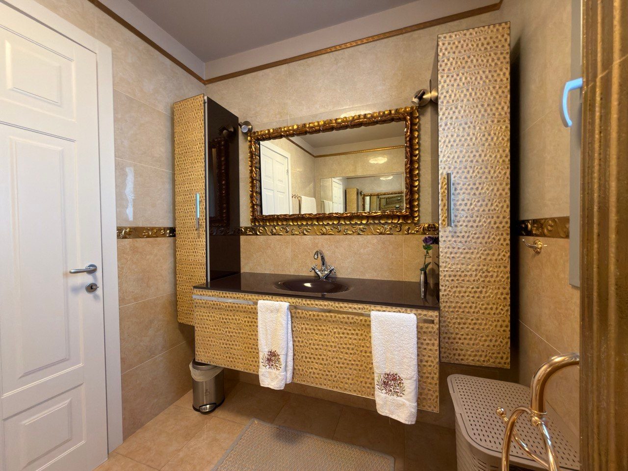 6 BR Villa with Private Swimming Pool in Parekklisia, Limassol photo 17