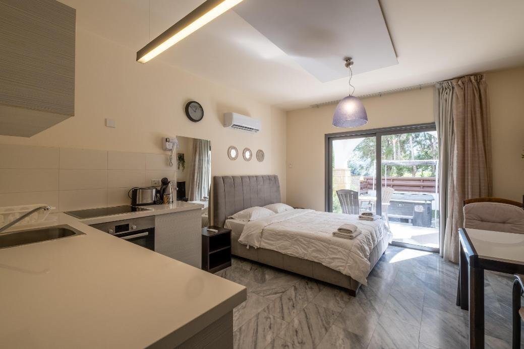 Studio apartment with jacuzzi in Latchi, Paphos photo 9