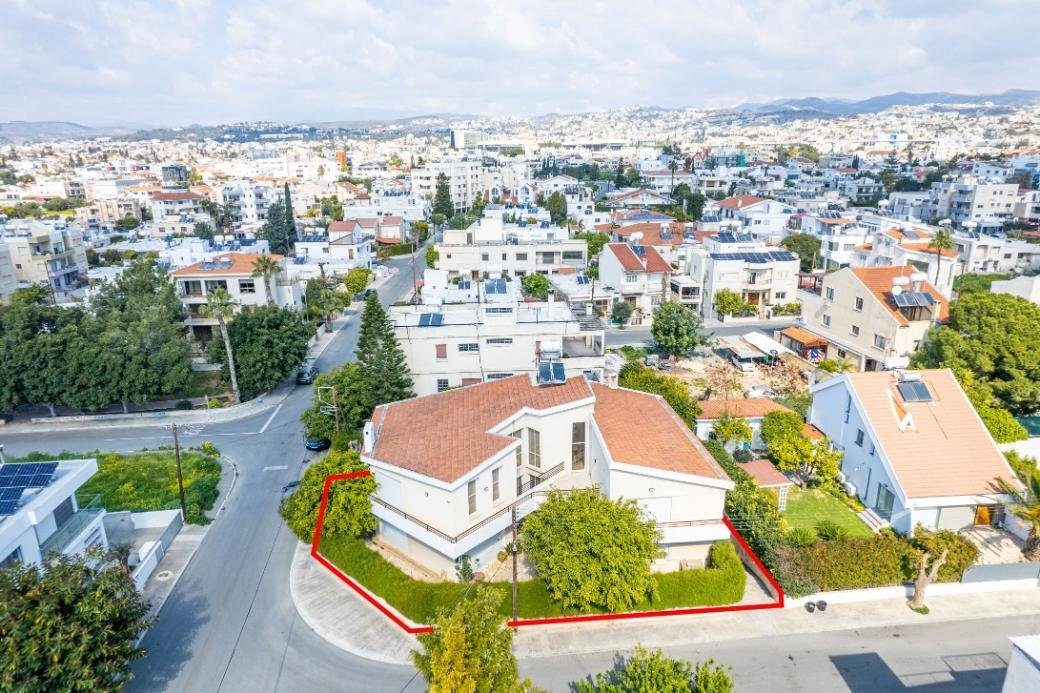 4 bedroom house in Apostoloi Petros and Pavlos, Limassol