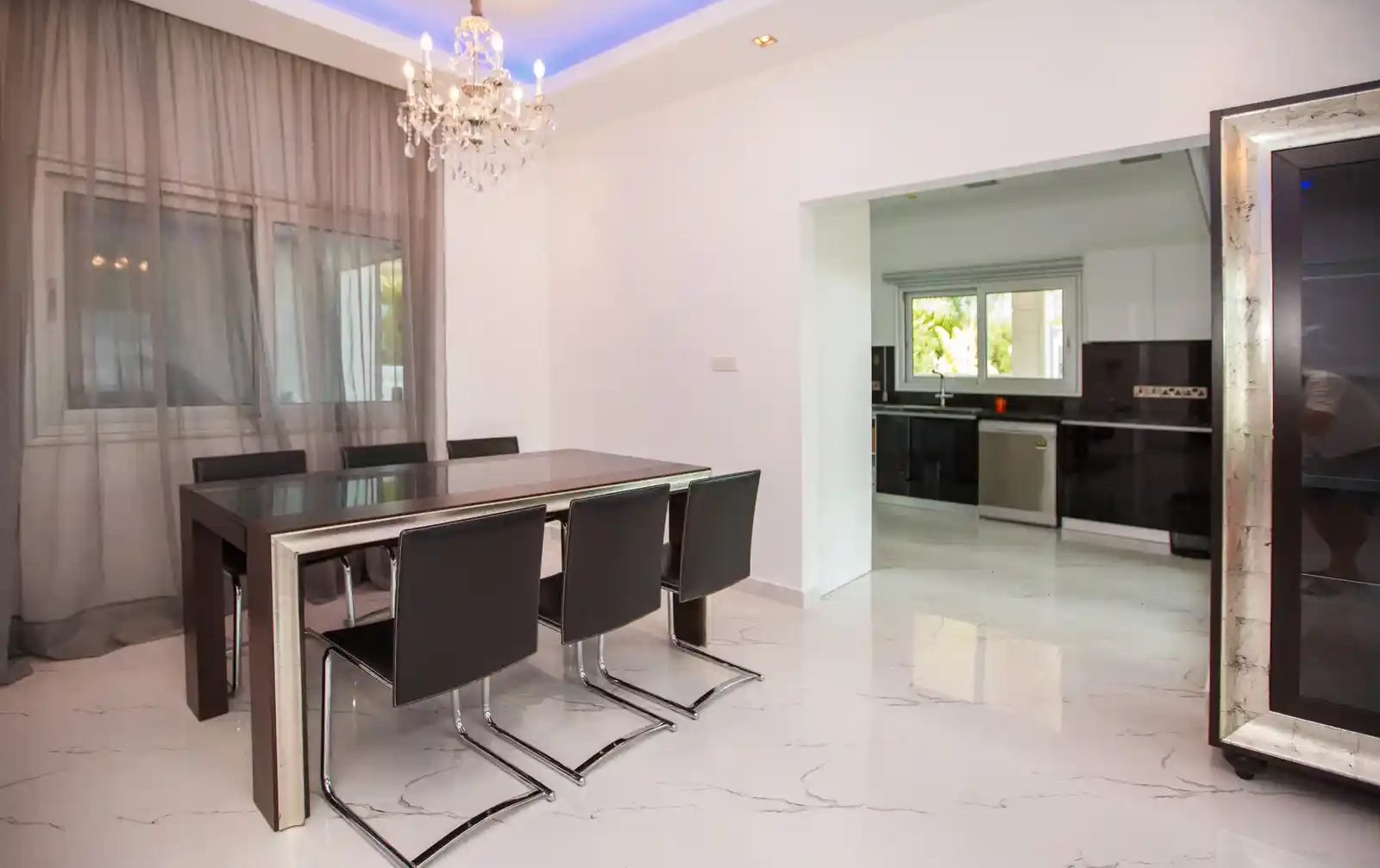 4 BR Villa in Agios Tychonas, Limassol photo 6
