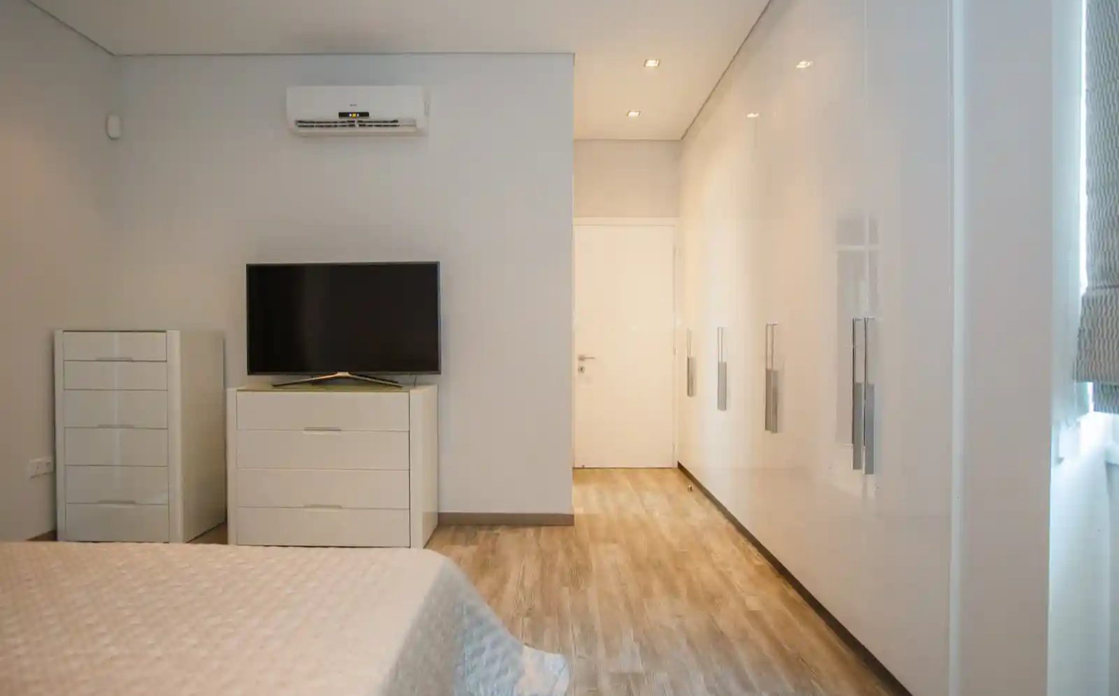 4 BR Villa in Agios Tychonas, Limassol photo 8