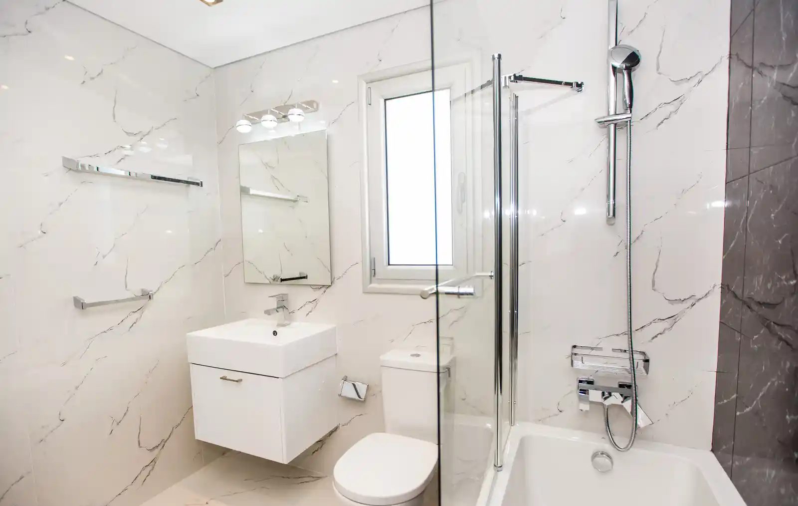 4 BR Villa in Agios Tychonas, Limassol photo 12