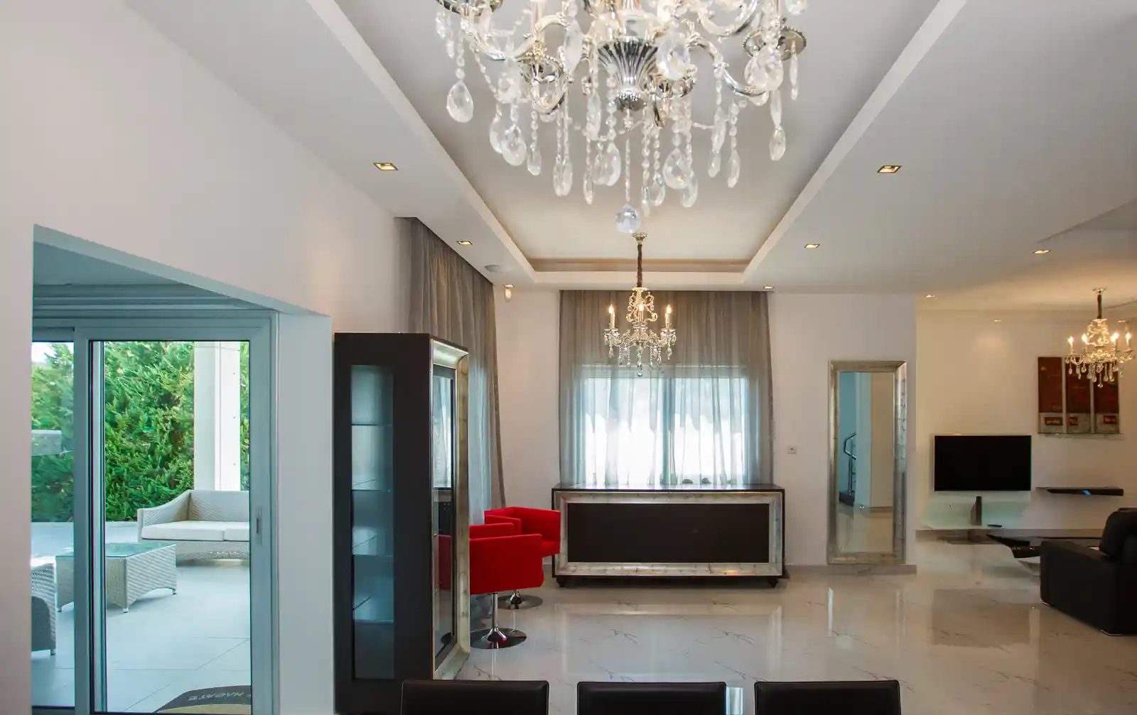 4 BR Villa in Agios Tychonas, Limassol photo 3