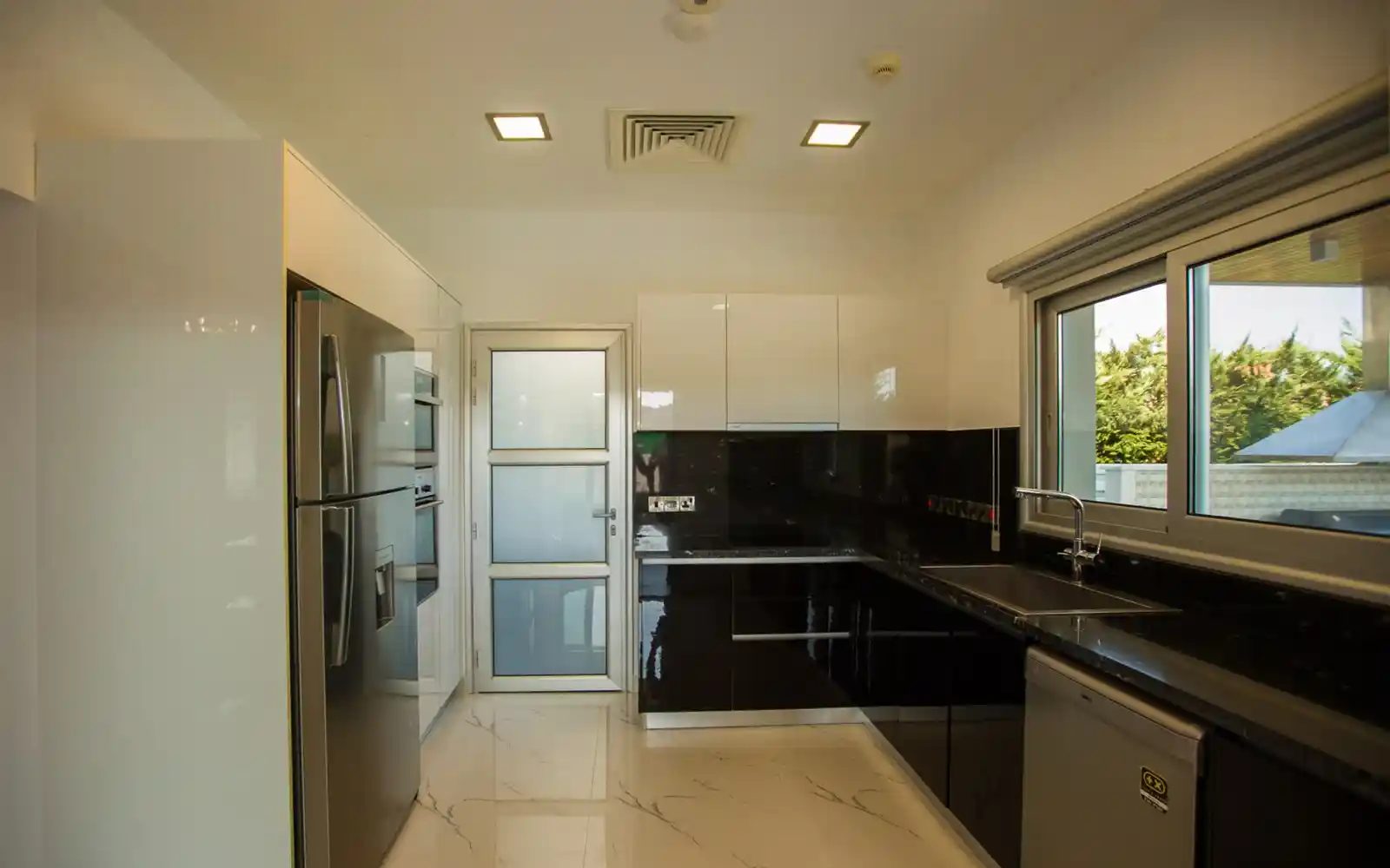 4 BR Villa in Agios Tychonas, Limassol photo 5