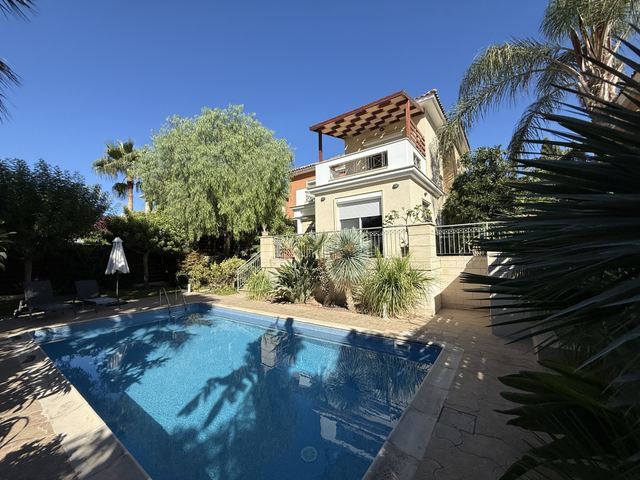 Dom z 4 syp. w Mouttagiaka, Limassol