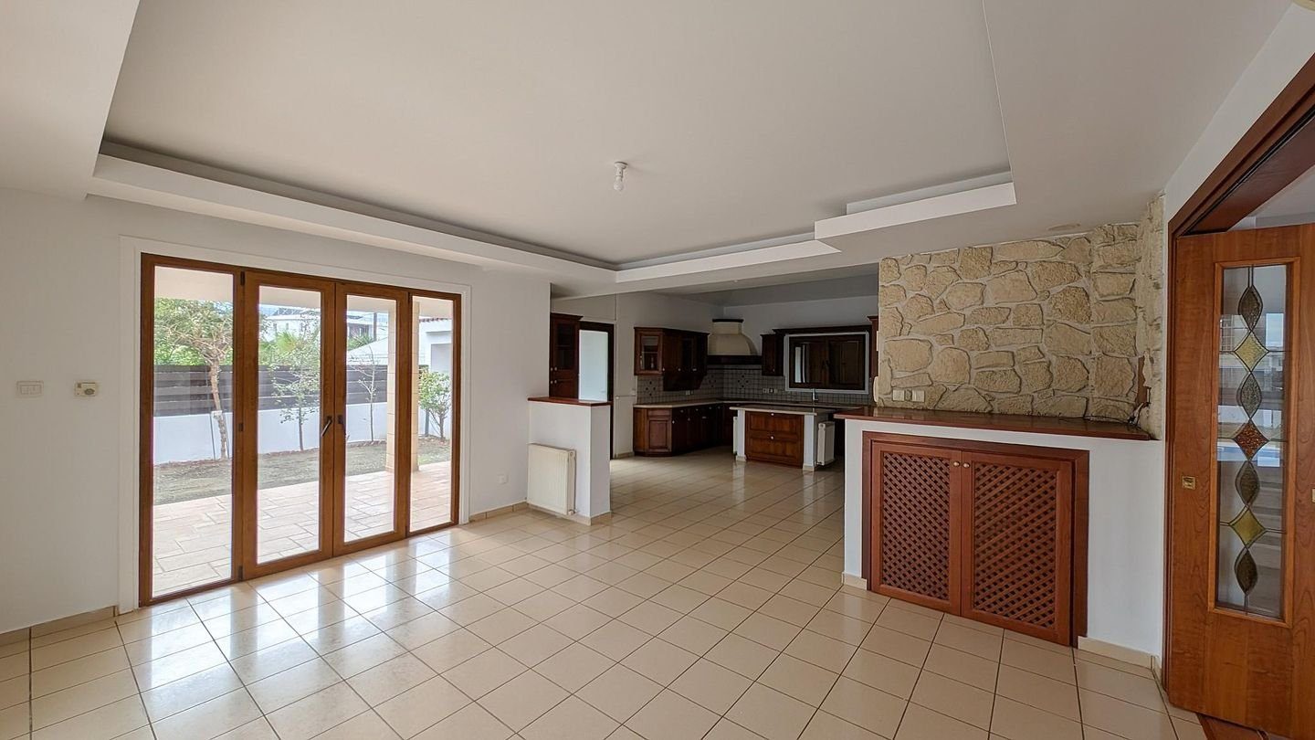 Luxurious Mansion in Agios Georgios, Latsia, Nicosia photo 19