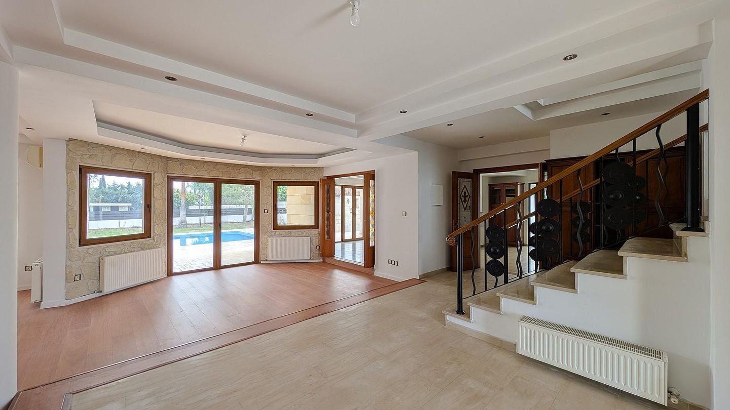 Luxurious Mansion in Agios Georgios, Latsia, Nicosia photo 13