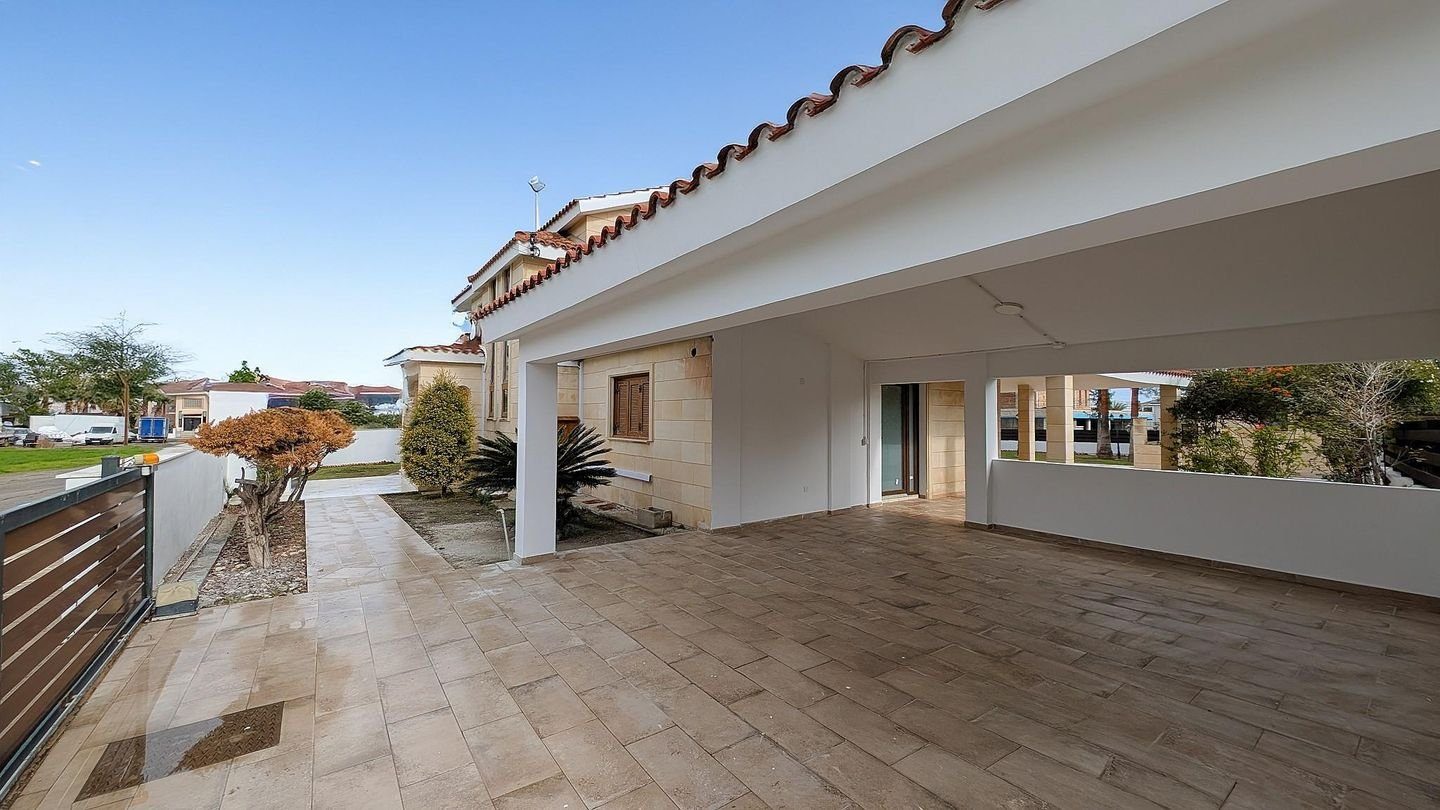 Luxurious Mansion in Agios Georgios, Latsia, Nicosia photo 48