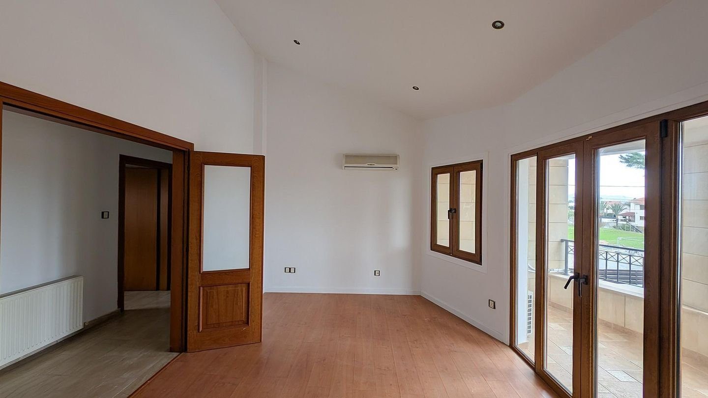 Luxurious Mansion in Agios Georgios, Latsia, Nicosia photo 32