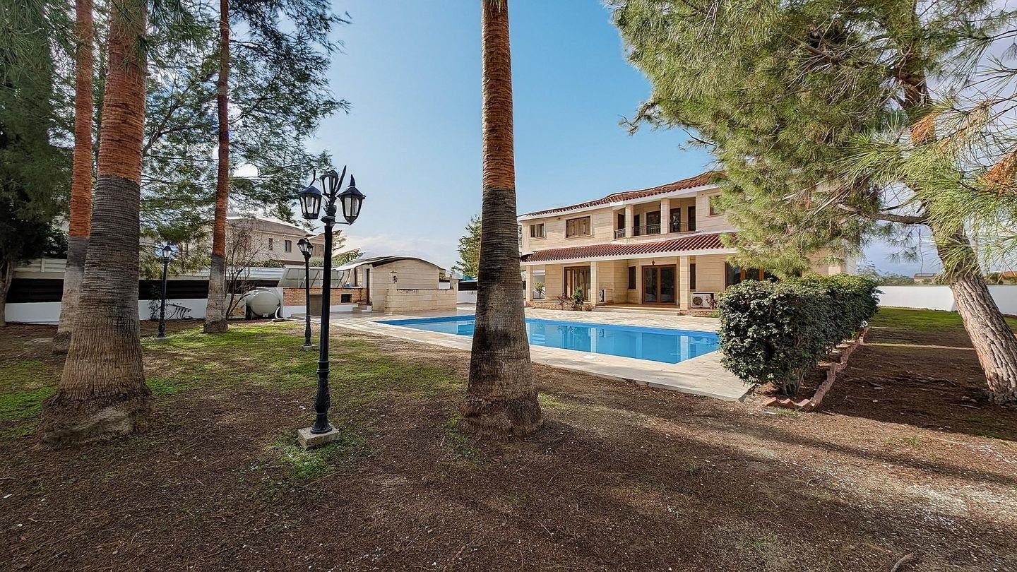 Luxurious Mansion in Agios Georgios, Latsia, Nicosia photo 51