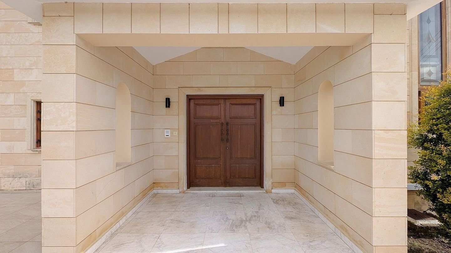 Luxurious Mansion in Agios Georgios, Latsia, Nicosia photo 11