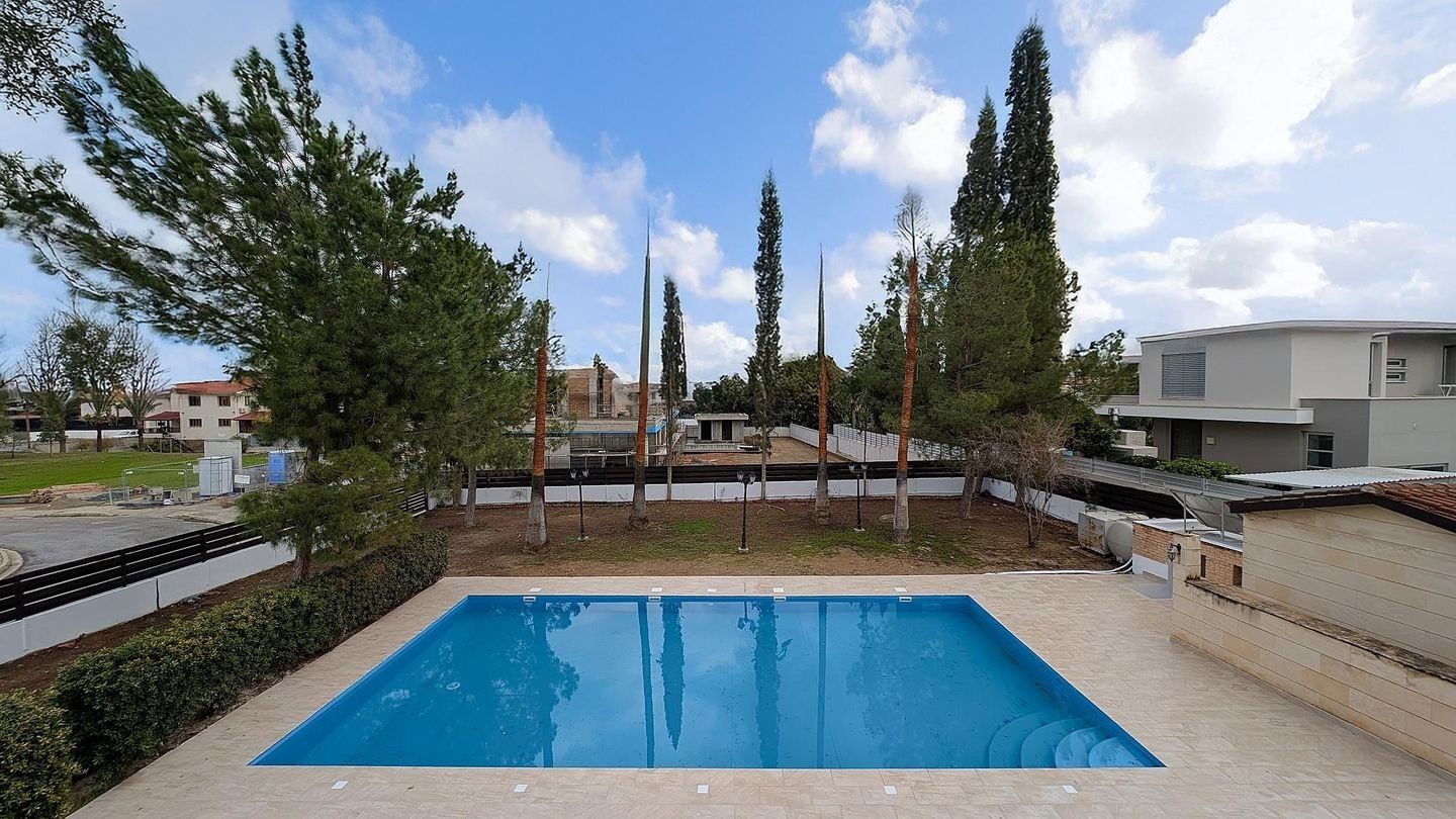 Luxurious Mansion in Agios Georgios, Latsia, Nicosia photo 35