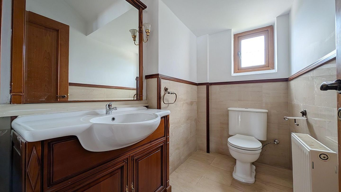 Luxurious Mansion in Agios Georgios, Latsia, Nicosia photo 23
