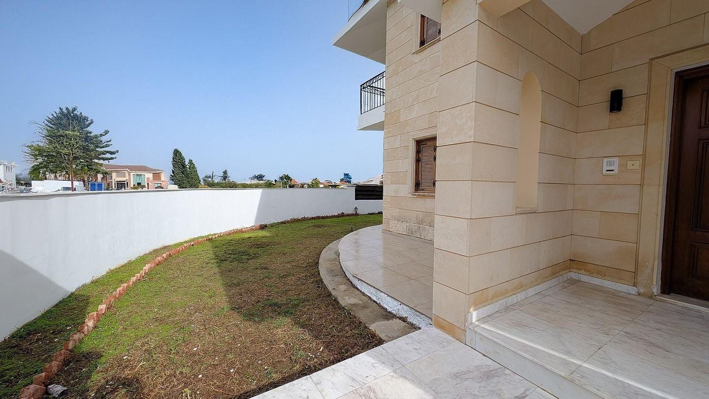 Luxurious Mansion in Agios Georgios, Latsia, Nicosia photo 9
