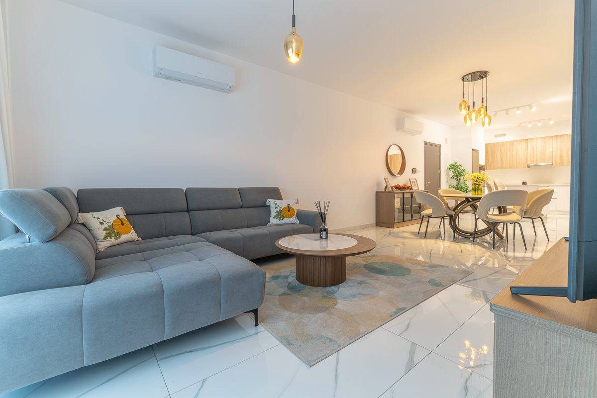 3 BR Apartment in Mesa Geitonia, Limassol