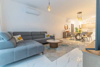 3 BR Apartment in Mesa Geitonia, Limassol thumbnail 1