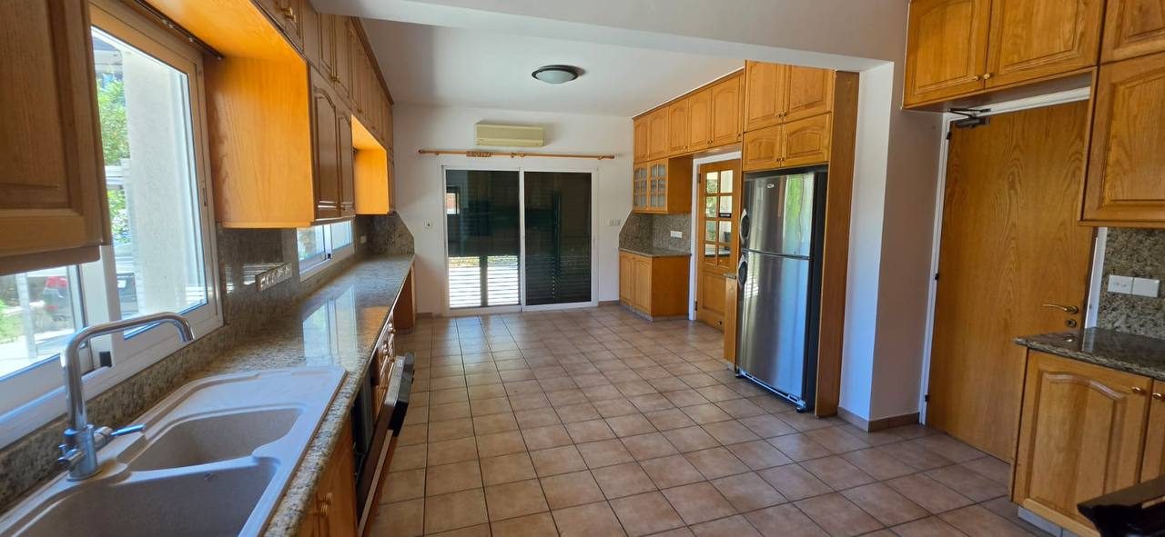Commercial Property in Petrou Kai Pavlou, Limassol photo 4