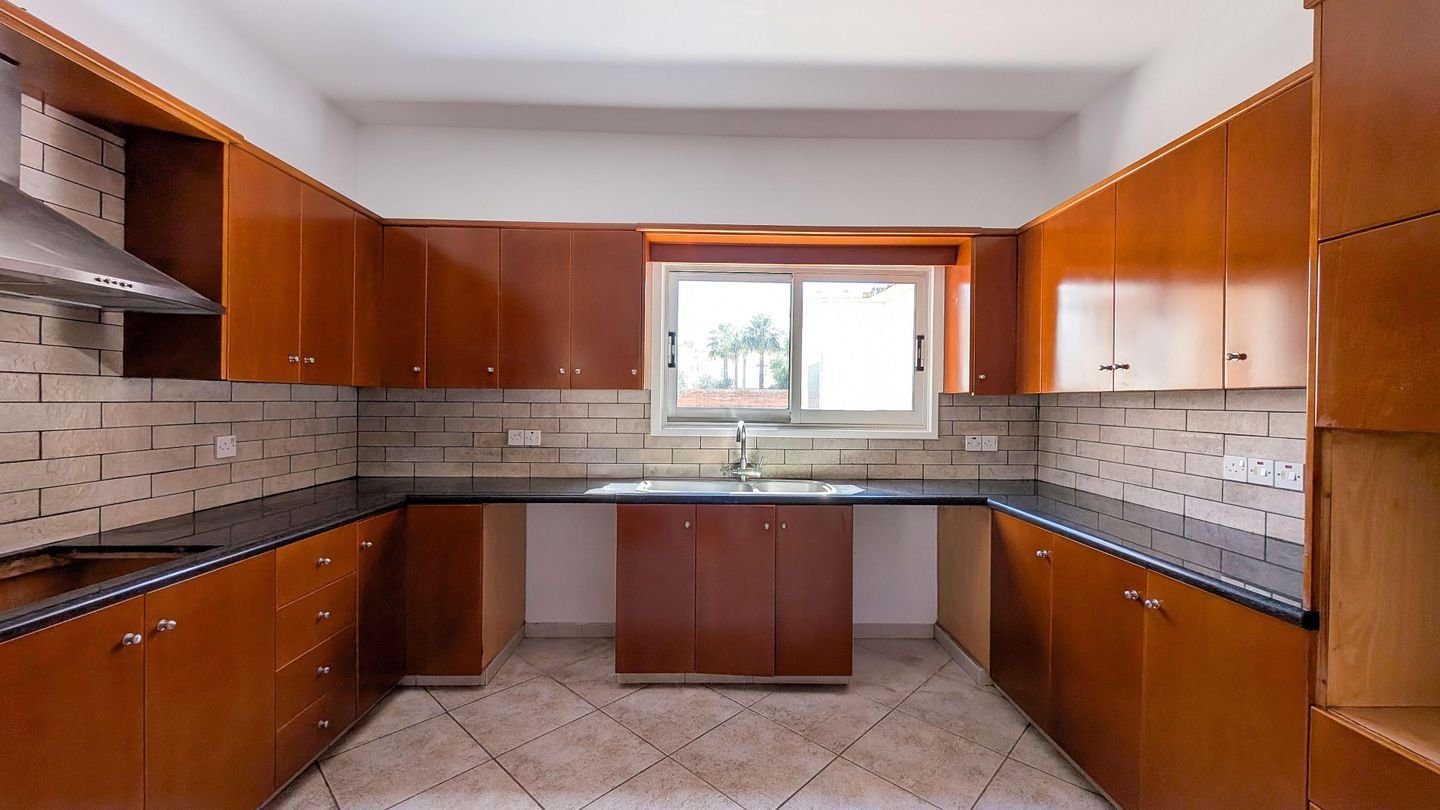 4 BR House in Lakatameia, Nicosia photo 11