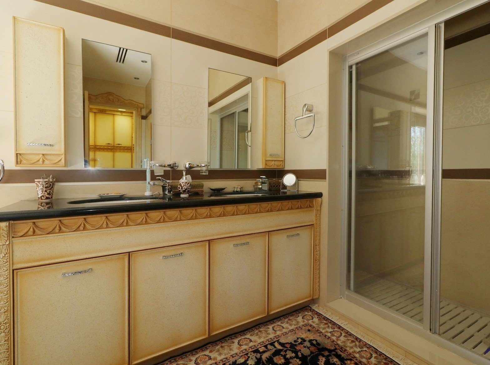 5 BR Luxury Villa with Guest House in Mouttagiaka, Limassol photo 22