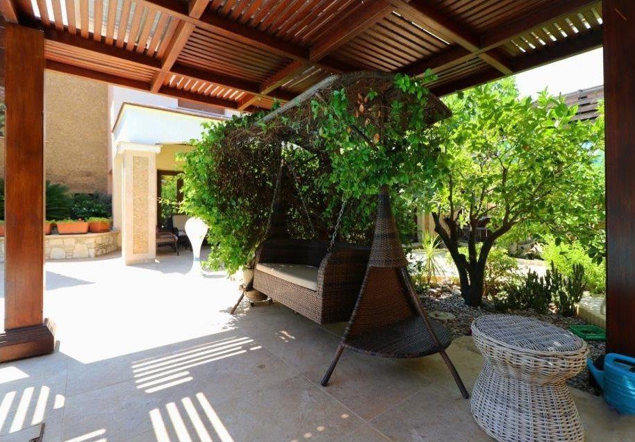 5 BR Luxury Villa with Guest House in Mouttagiaka, Limassol photo 32