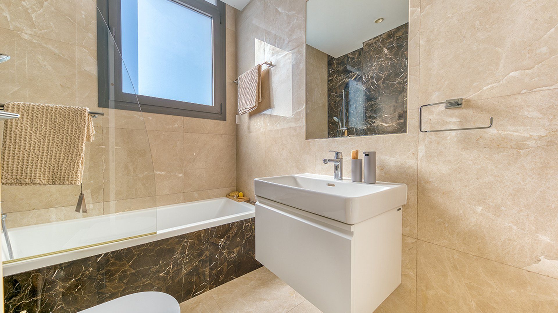 4 BR Penthouse in Potamos Germasogeias, Limassol photo 14
