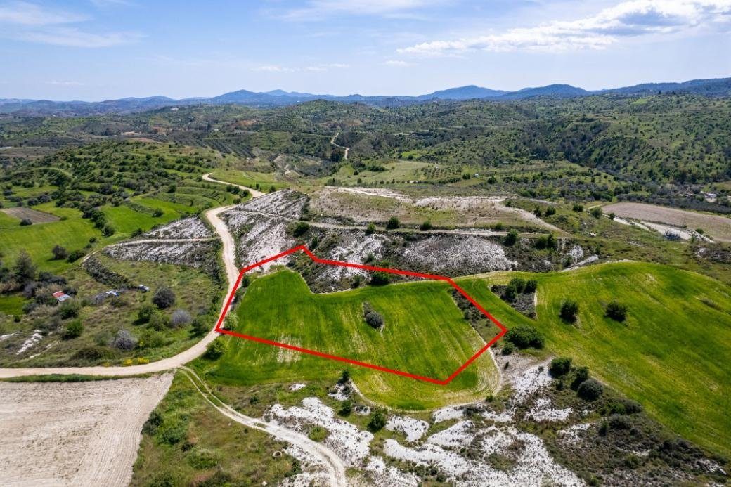 Residential field in Kampia, Nicosia photo 2