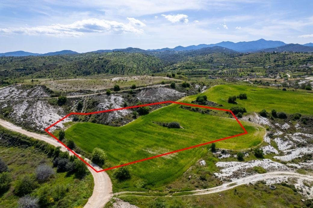 Residential field in Kampia, Nicosia photo 1