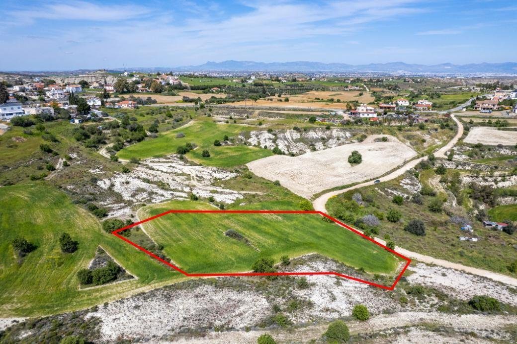 Residential field in Kampia, Nicosia photo 4