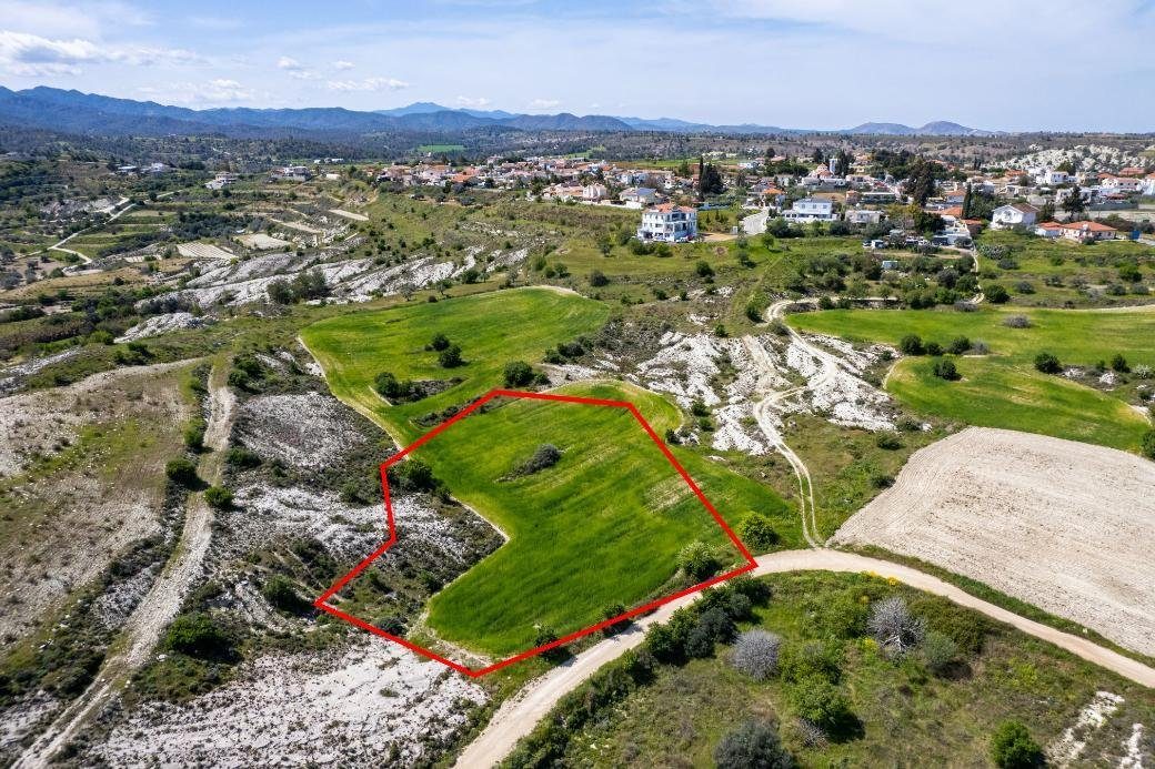 Residential field in Kampia, Nicosia photo 5