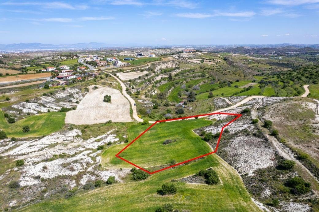 Residential field in Kampia, Nicosia photo 3