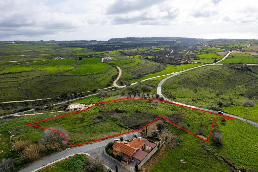 Shared residential field in Pano Arodes, Paphos photo 3