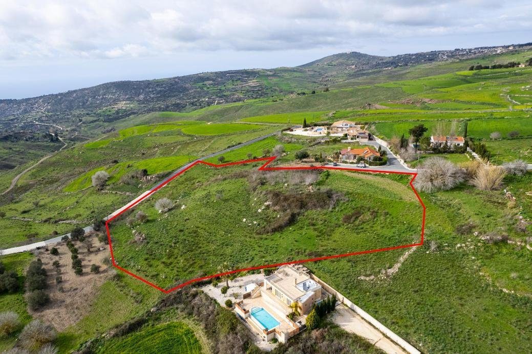 Shared residential field in Pano Arodes, Paphos photo 1