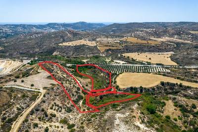 Fields in Skarinou, Larnaca thumbnail 2