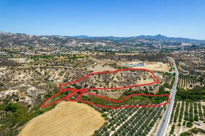 Fields in Skarinou, Larnaca thumbnail 4