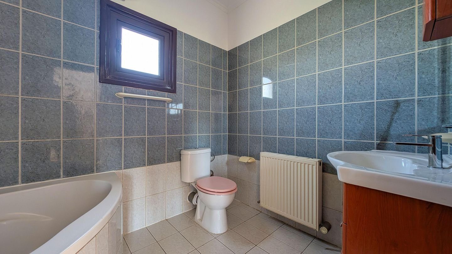 Four-Bedroom Detached House in Tseri, Nicosia photo 23