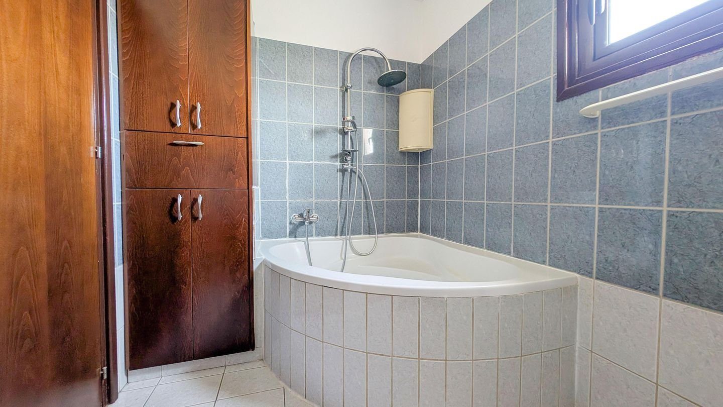 Four-Bedroom Detached House in Tseri, Nicosia photo 22