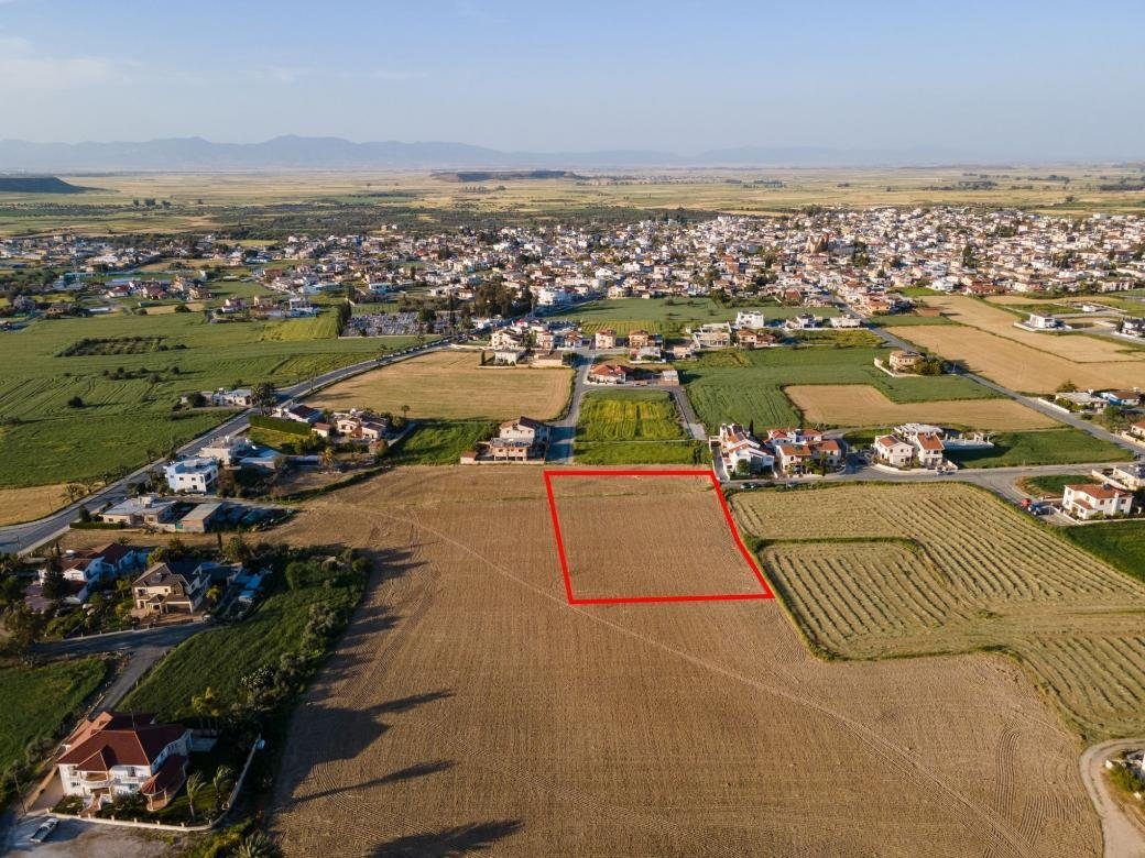 Shared residential field in Athienou, Larnaca photo 2