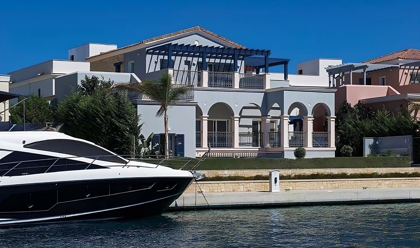4 BR Villa in Limassol Marina, Limassol photo 1