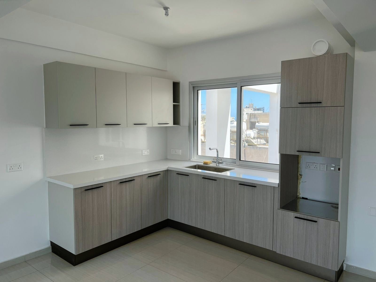 3 BR Penthouse in Finikoudes, Larnaca photo 2