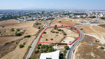 Shared field in Strovolos, Nicosia thumbnail 3