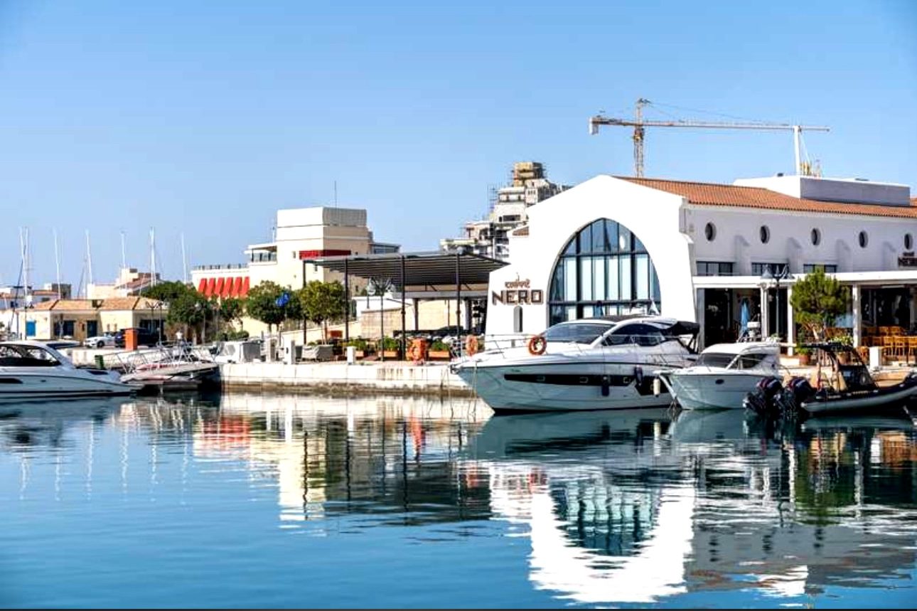 3 BR Semi-detached Villa in Limassol Marina, Limassol photo 13