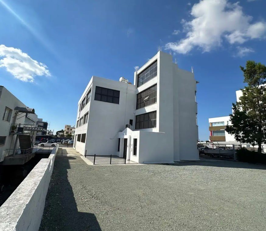 Commercial multipurpose space in Agios Spyridon, Limassol — photo 3