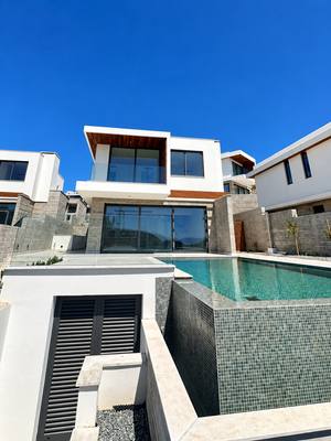 3 BR Villa with Sea and Mountain Views in Agios Tychonas, Limassol thumbnail 2