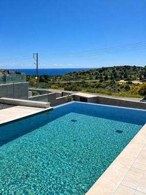 3 BR Villa with Sea and Mountain Views in Agios Tychonas, Limassol thumbnail 1