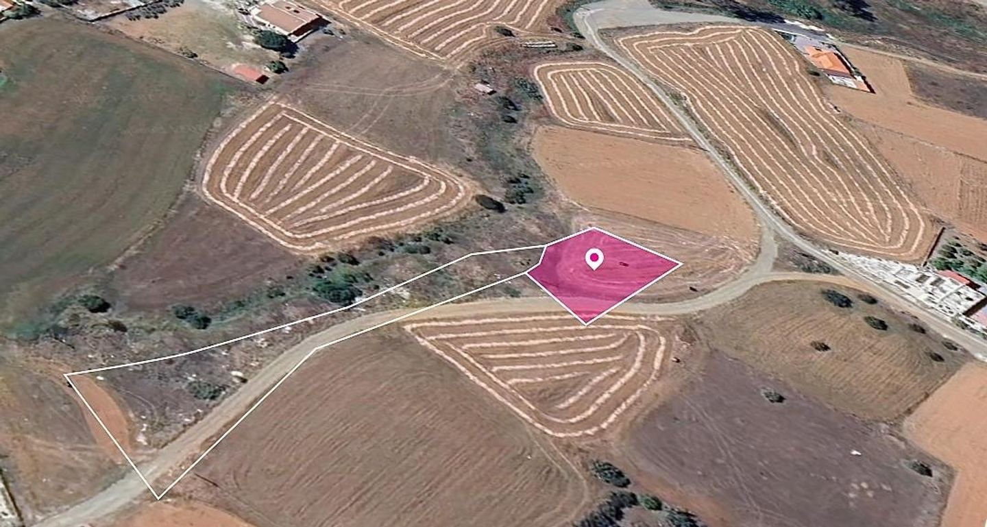 Distributed Share of a residential field in Palaiometocho, Nicosia photo 1