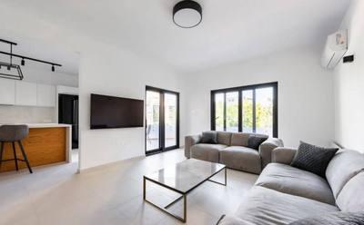 2 BR Apartment in Agia Zoni, Limassol thumbnail 1