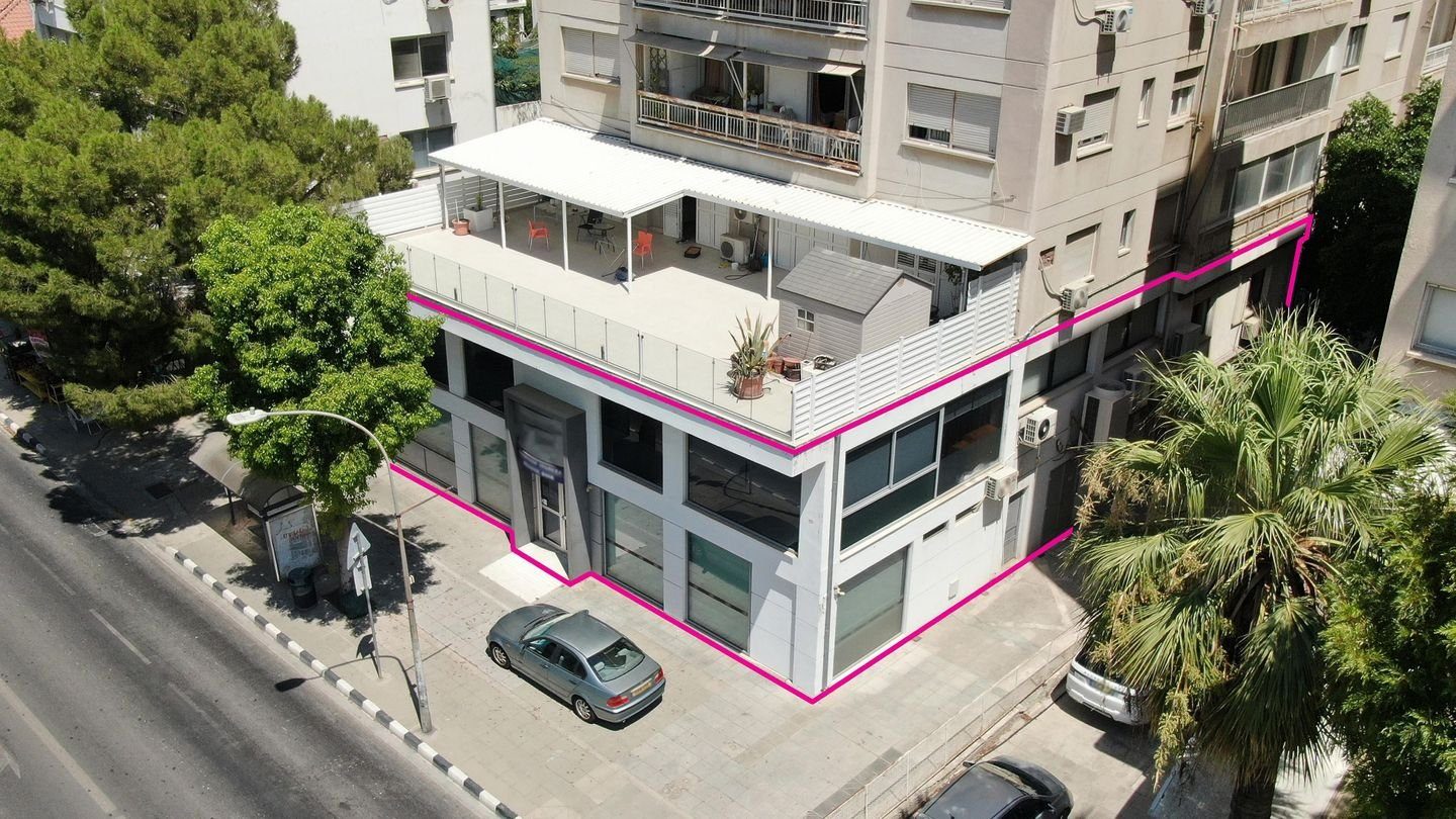 Shop with mezzanine in Agioi Omologites, Nicosia photo 2