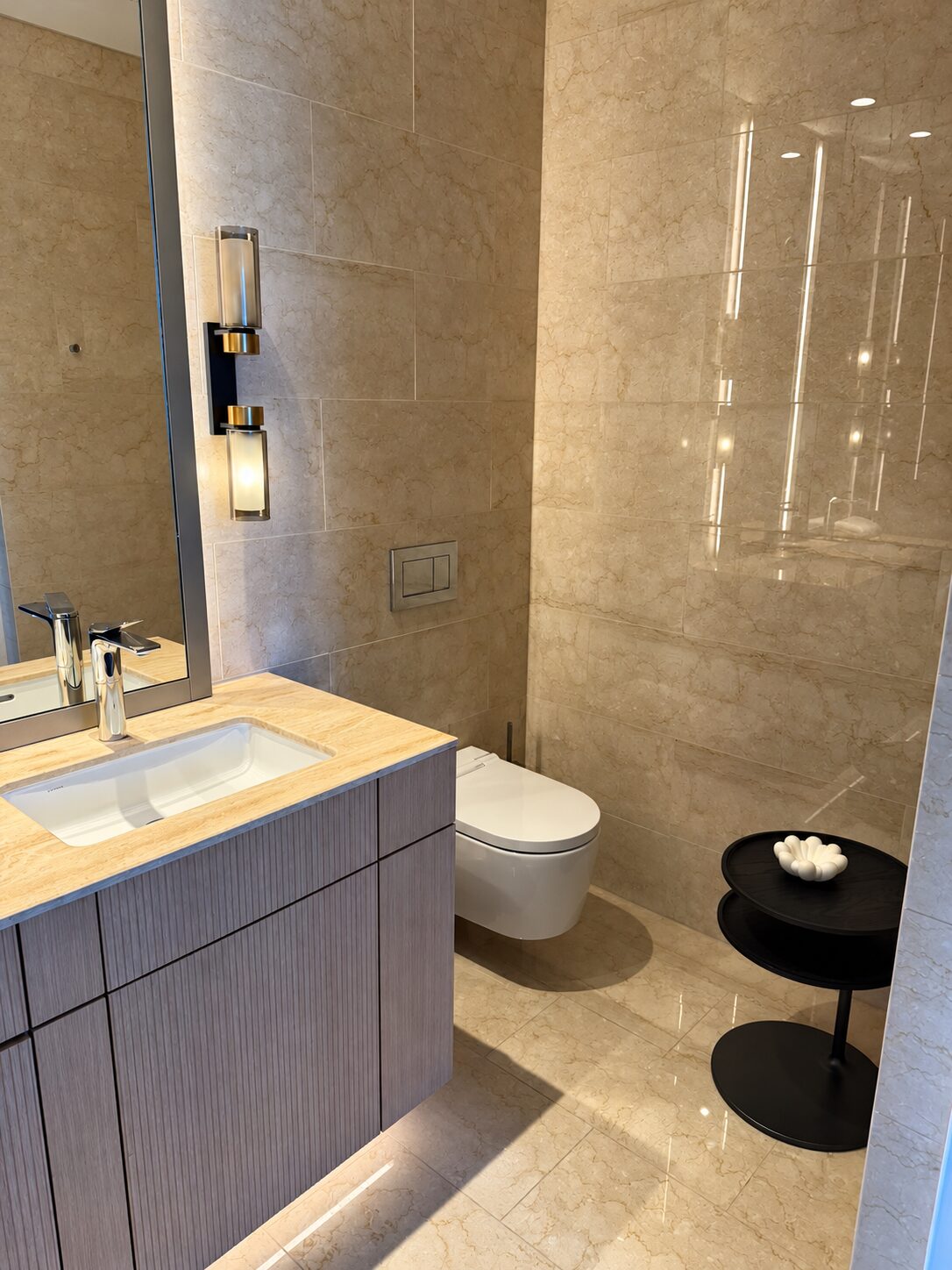 2 BR Luxury Apartment in Mouttagiaka, Limassol photo 9