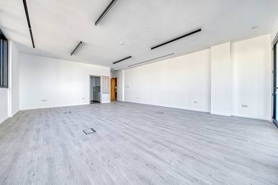 Office in business centre in Agia Zoni, Limassol thumbnail 3